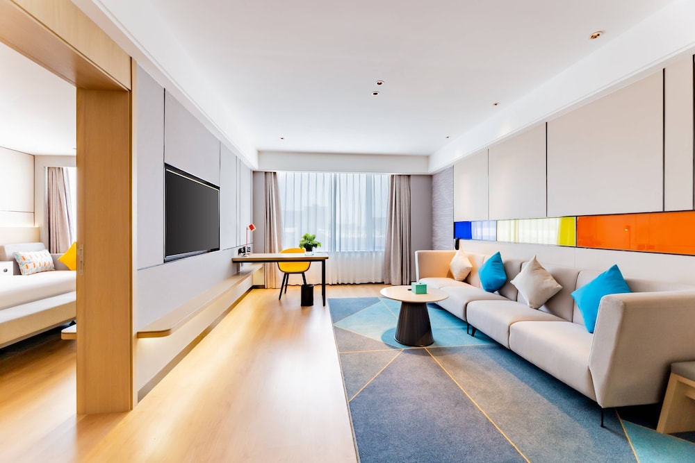 Suite, 1 Bedroom (Living Area Smart Room) - Photo 2