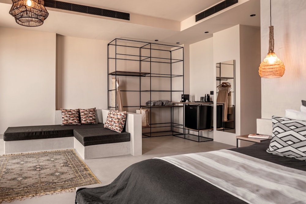 Suite - Photo 5