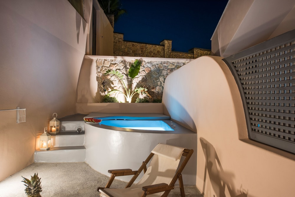 Classic Suite, Garden View (& private Jetted Tub) - Photo 5