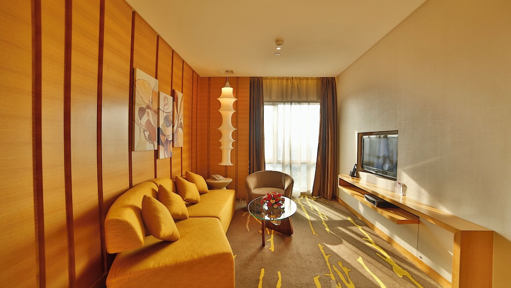 Suite, 1 Bedroom, Smoking - Photo 6