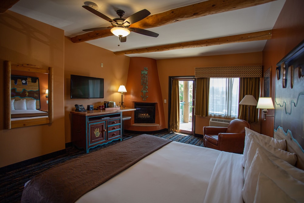 Scenic King Fireplace Escape photo 1
