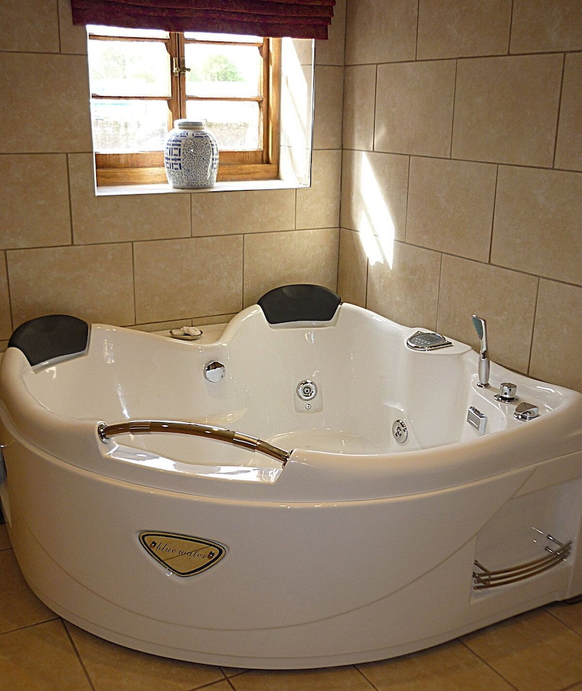 Double Room, Jetted Tub, Annex Building photo 3