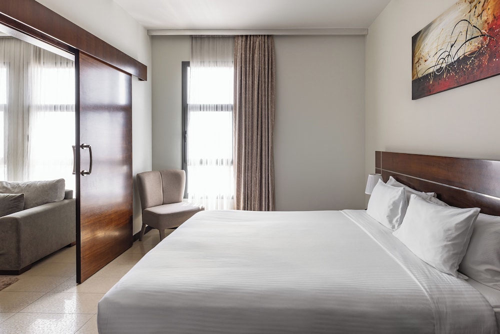 Standard Suite, 1 King Bed