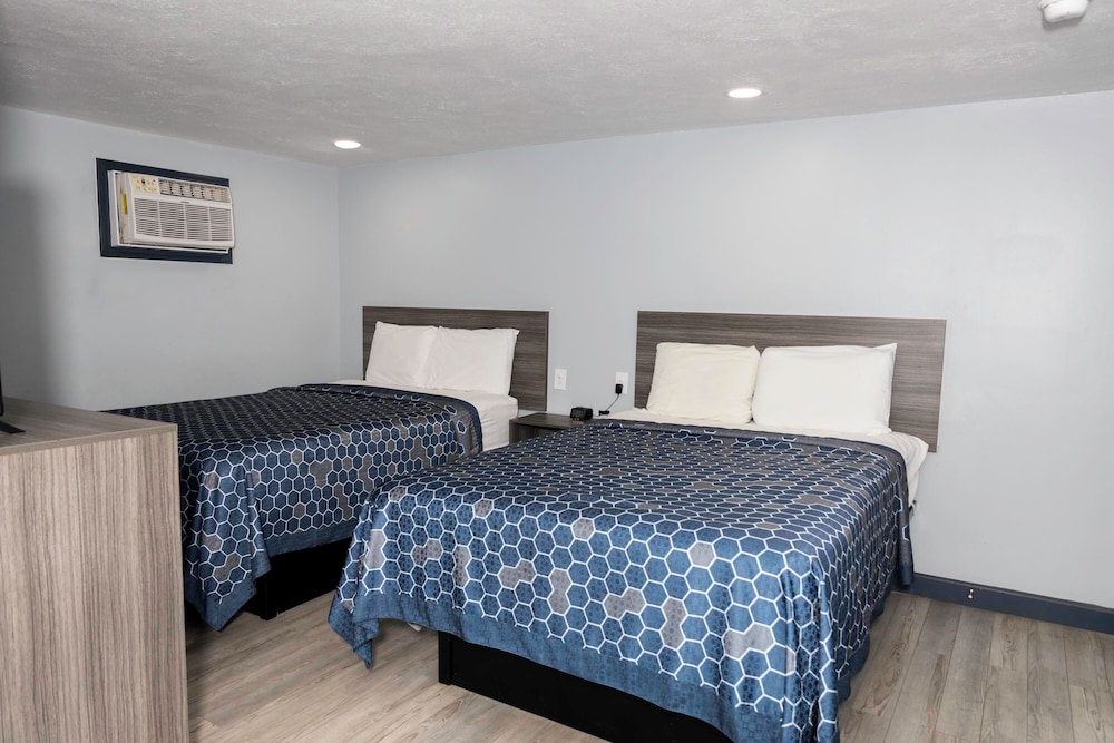 Room, 2 Queen Beds photo 3