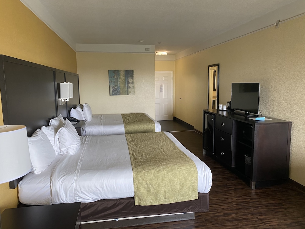 Standard Room, Multiple Beds - Photo 3