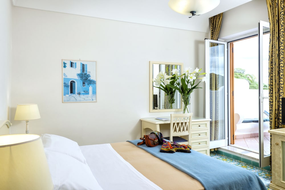 Superior Double Room, Terrace, Sea View photo 2
