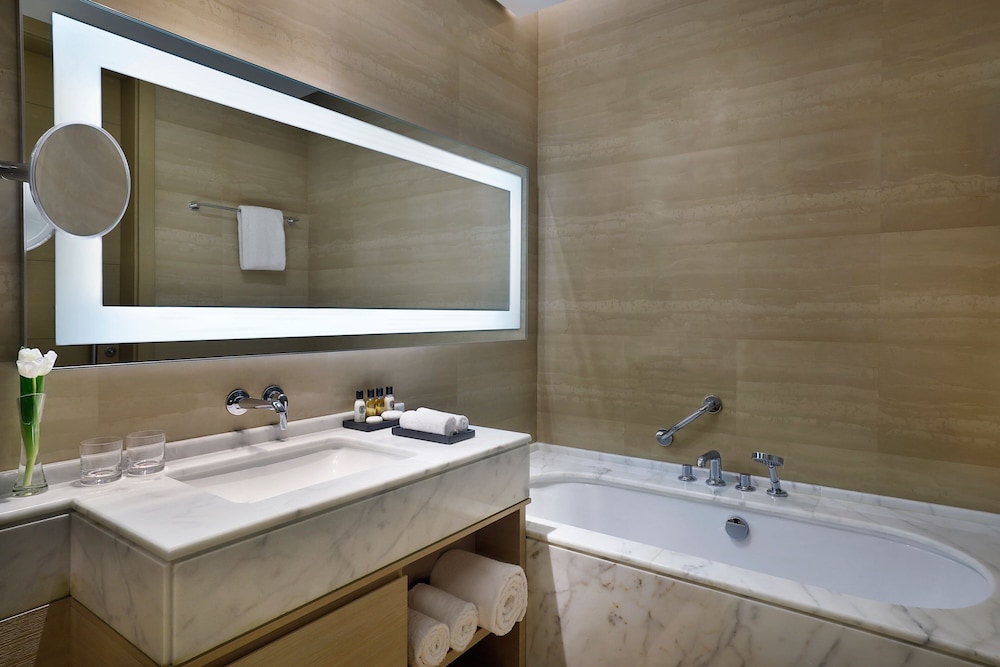 Junior Suite, 1 Bedroom - Photo 11