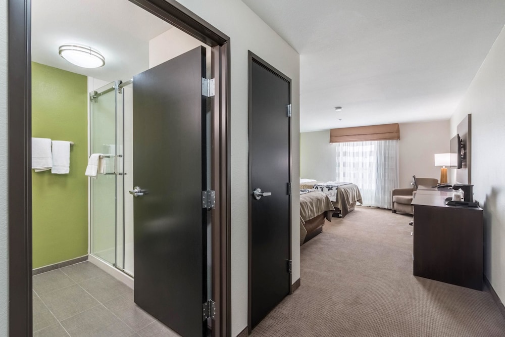 Standard Room, 2 Queen Beds, Non Smoking photo 3