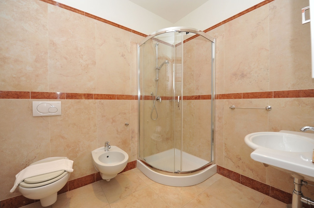 Classic Quadruple Room, Non Smoking photo 3