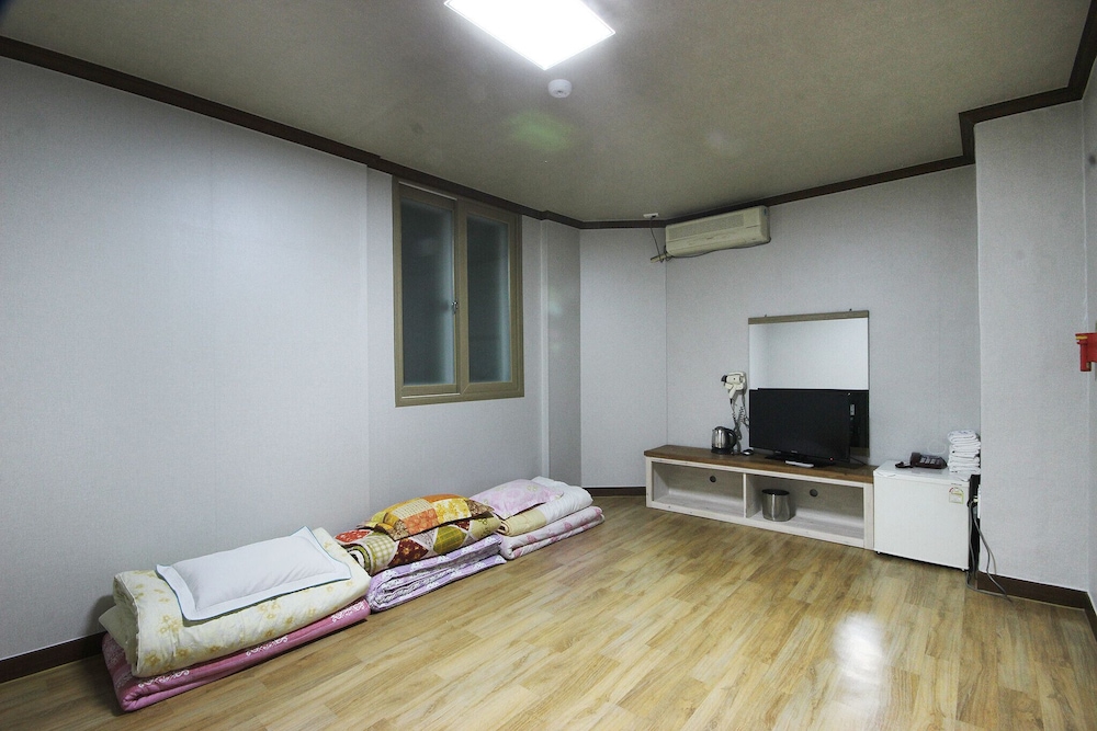 Room (Ondol room)