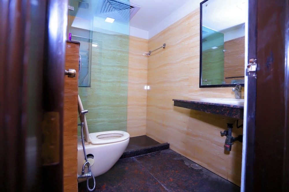 Deluxe Room - Photo 9