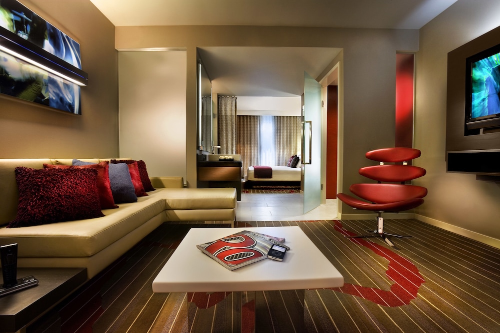 Suite, 1 King Bed (Hard Rock) - Photo 4
