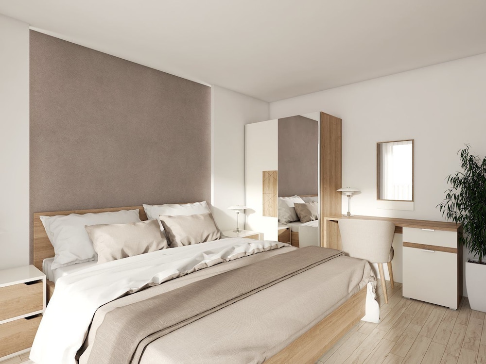 Apartment, 1 King Bed, Garden View