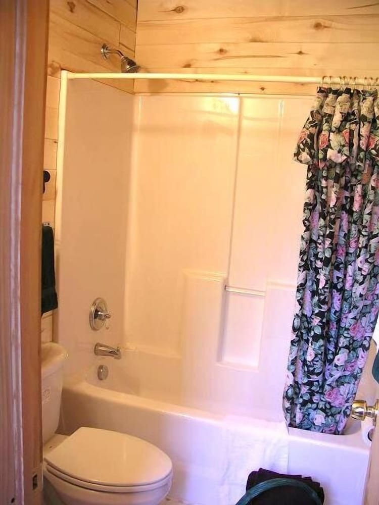 Premium Cabin, Multiple Bedrooms, Mountain View (River Access) photo 2