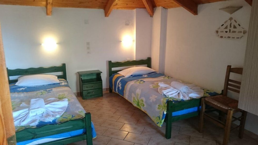 Studio (2 Adults)