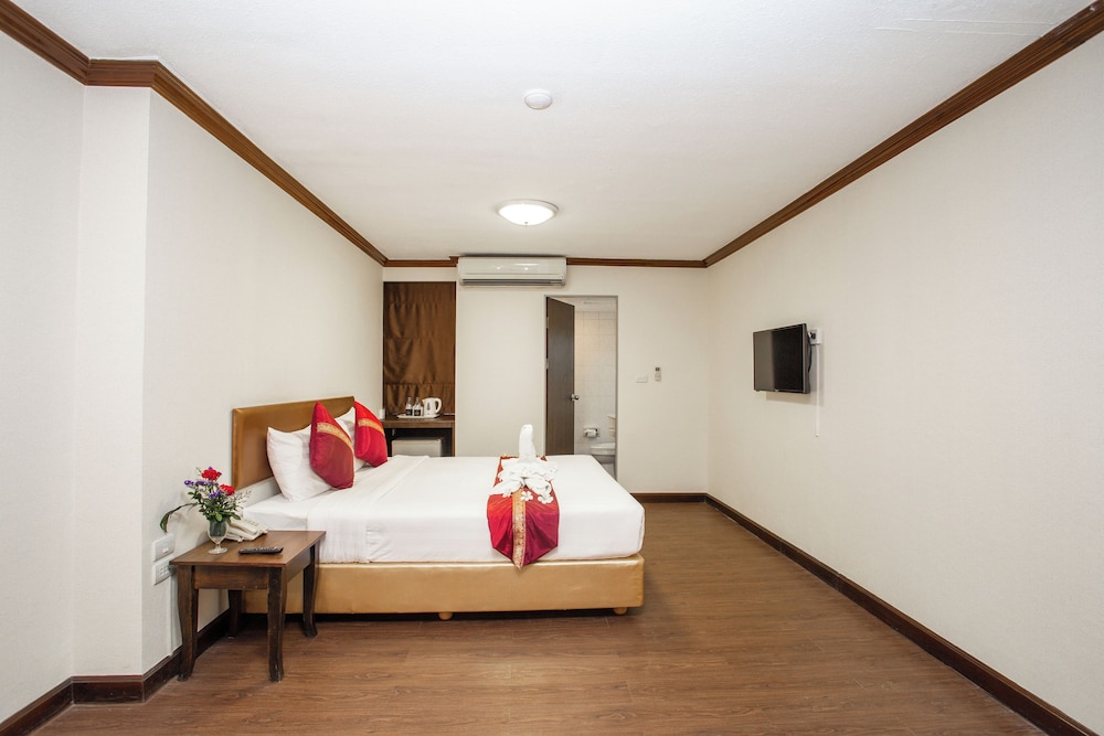 Superior Deluxe Double or Twin Room photo 2