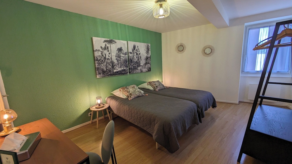 Classic Twin Room, 2 Twin Beds, Hill View