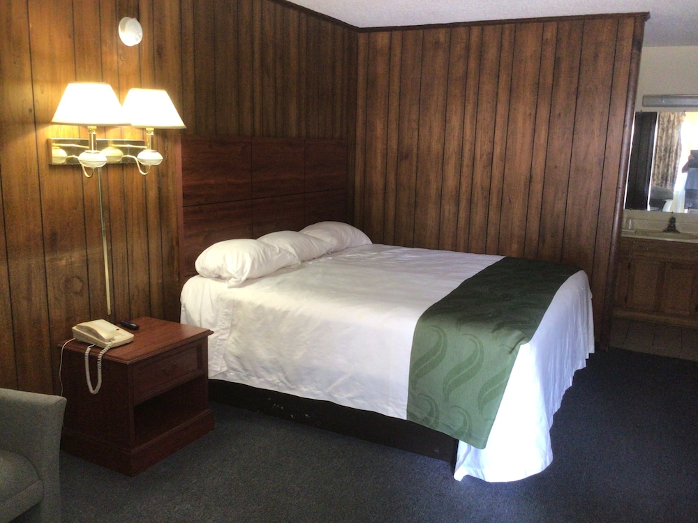 Standard Room, 2 Double Beds, Smoking photo 2