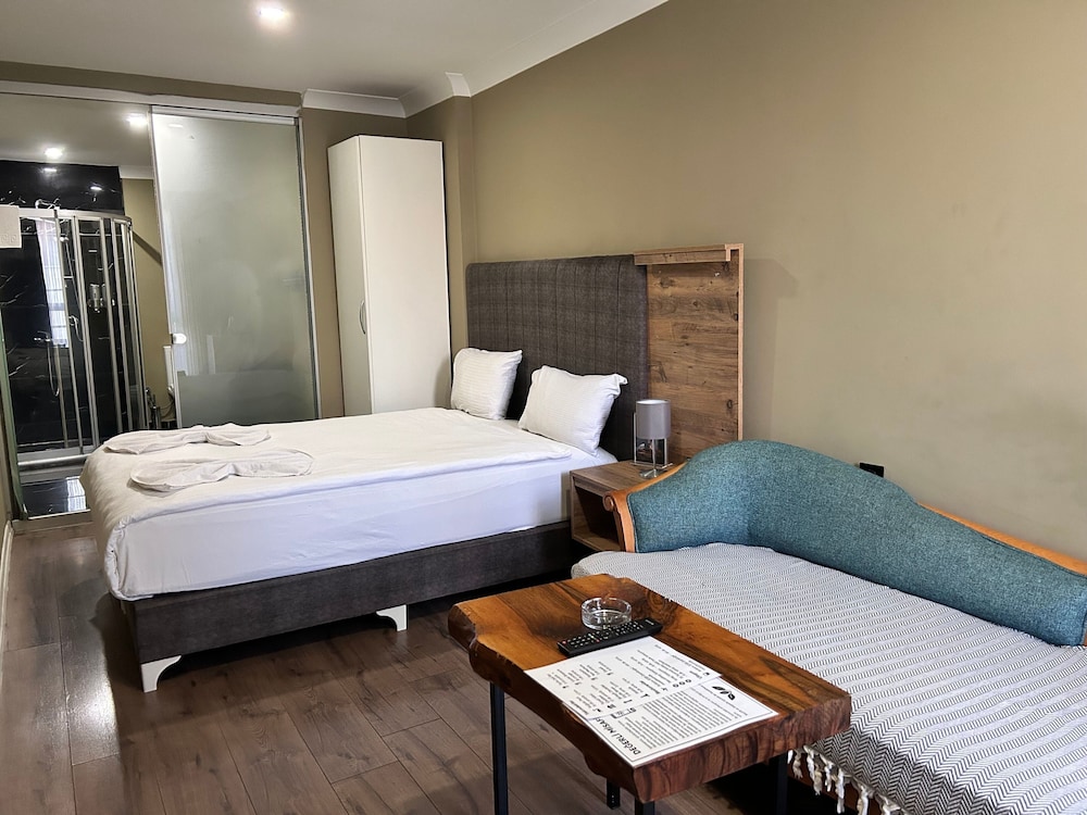 City Room - Photo 1