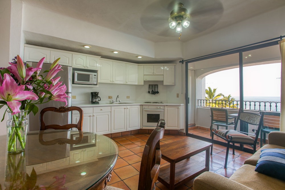 2 Bedroom Apartment Ocean Front photo 3