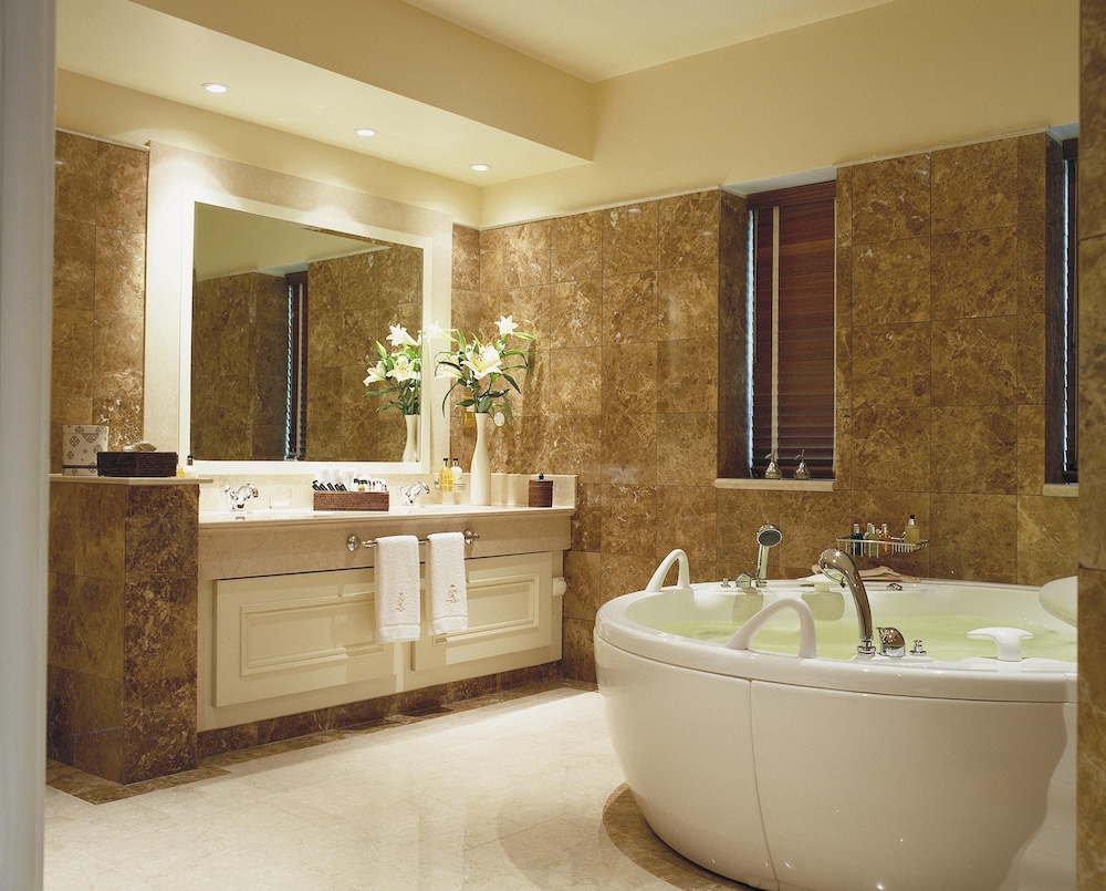 Suite (Master, Falls) - Photo 3