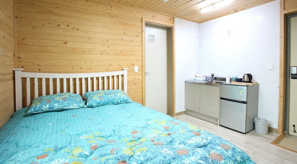 Basic Studio (201) photo 3