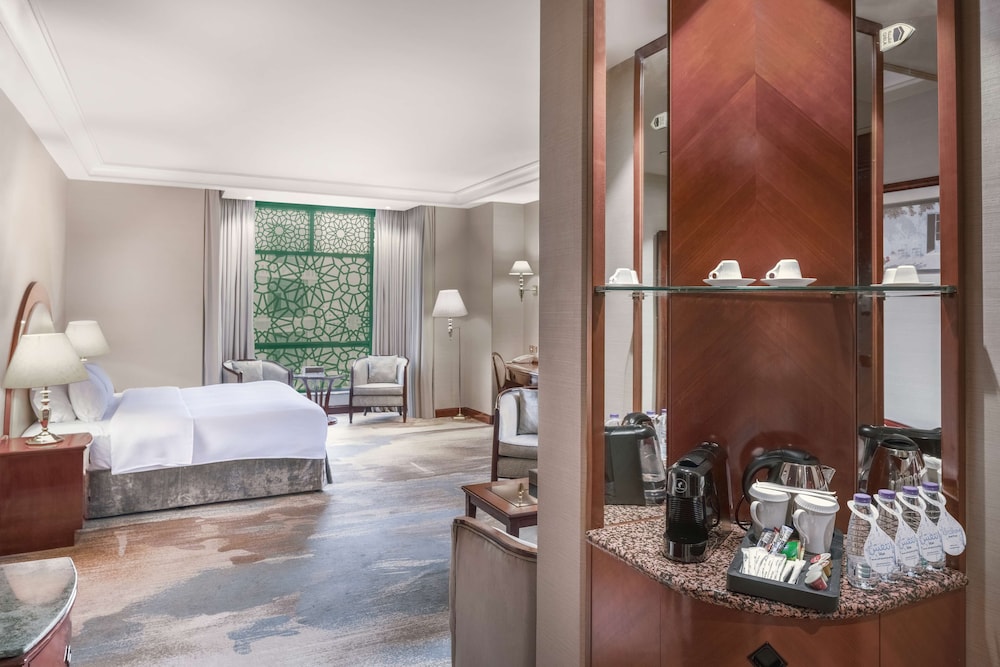 Room, 1 King Bed (Partial Haram View) - Photo 3