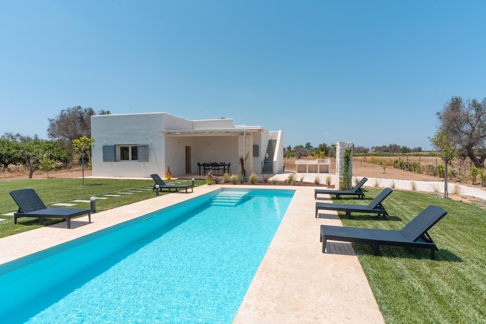Villa photo 1