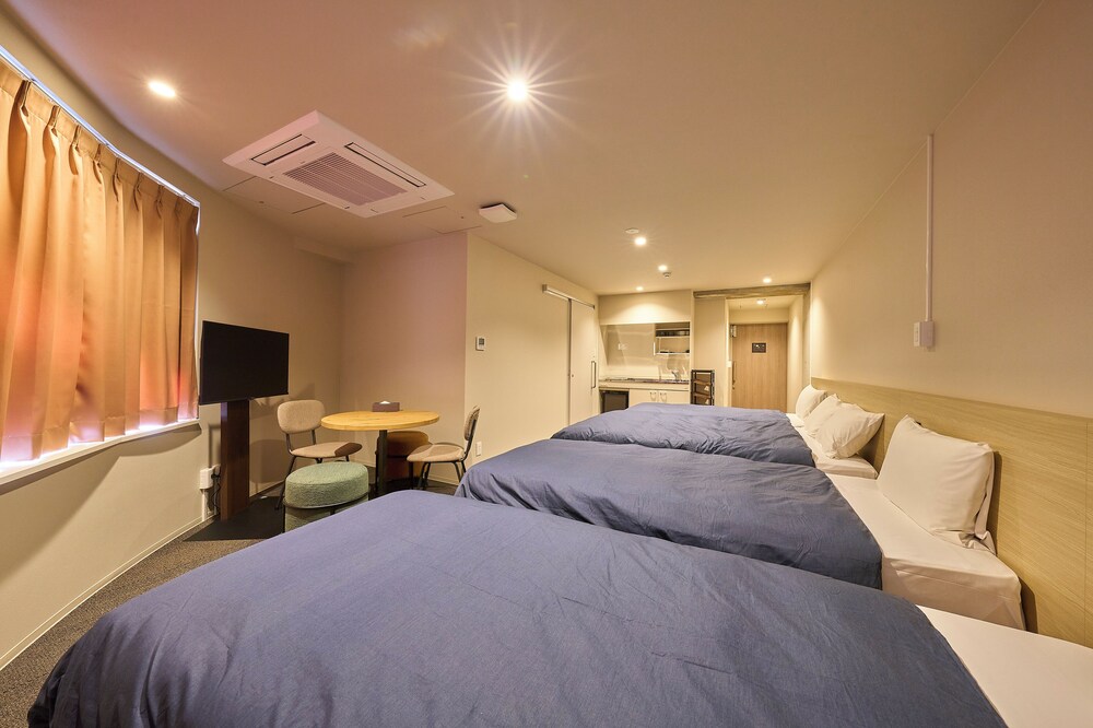 Private Room for 4-5 with Private Shower room, Non Smoking (1 Double + 3 Singles)