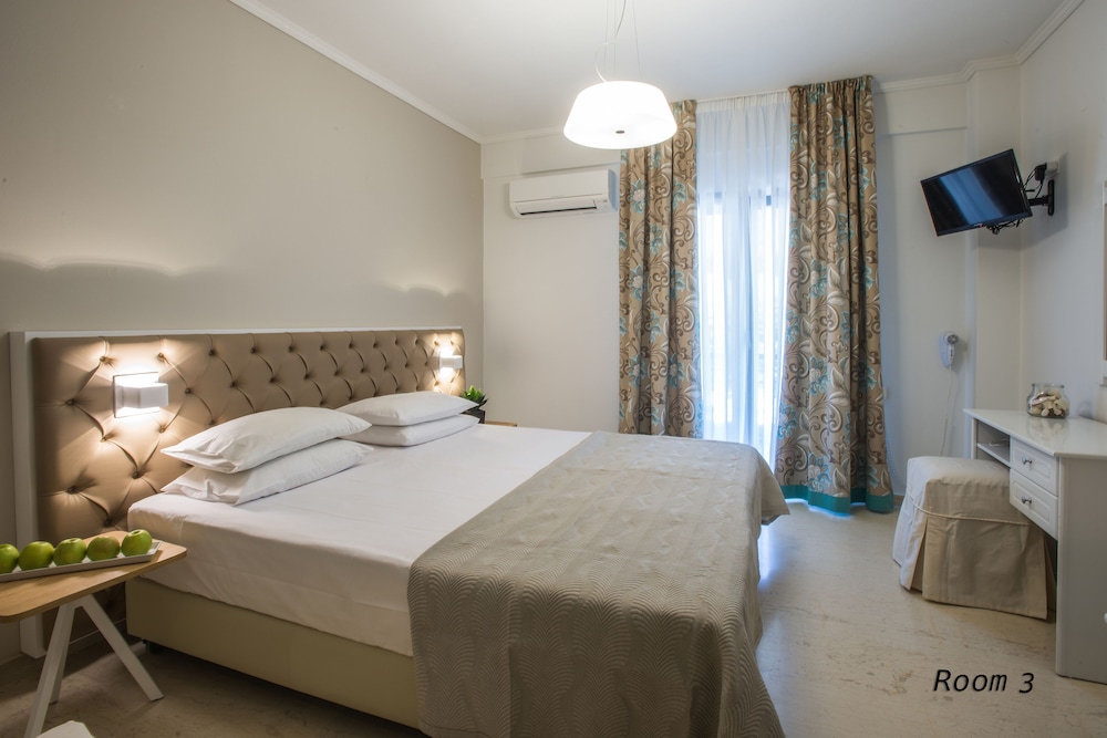 Standard Triple Room, Balcony, Hill View (3)