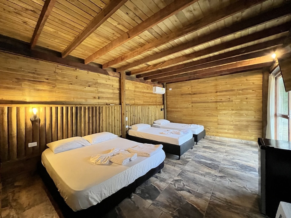 Family Quadruple Room photo 2