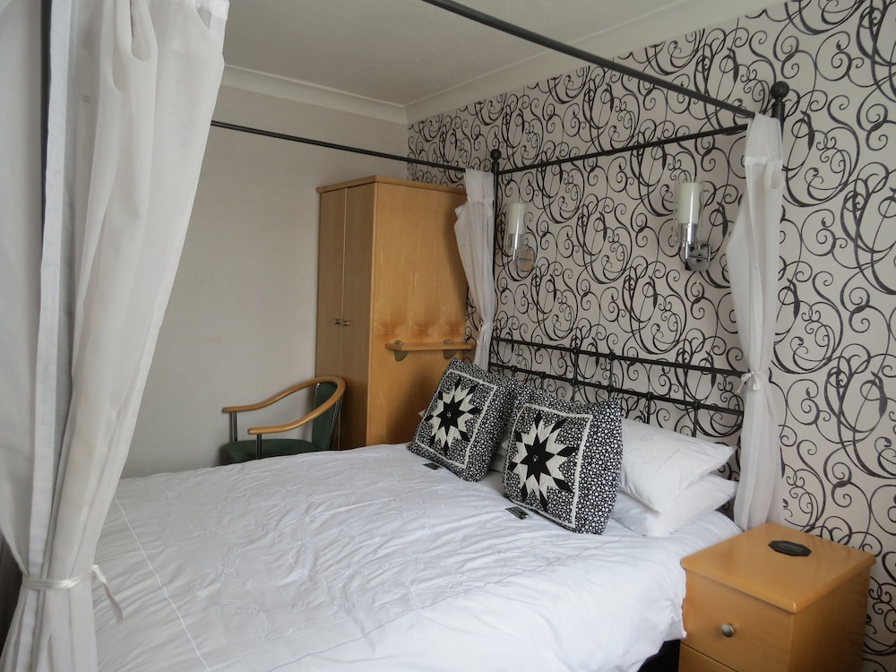 Double Room (Four Poster Bed) photo 1