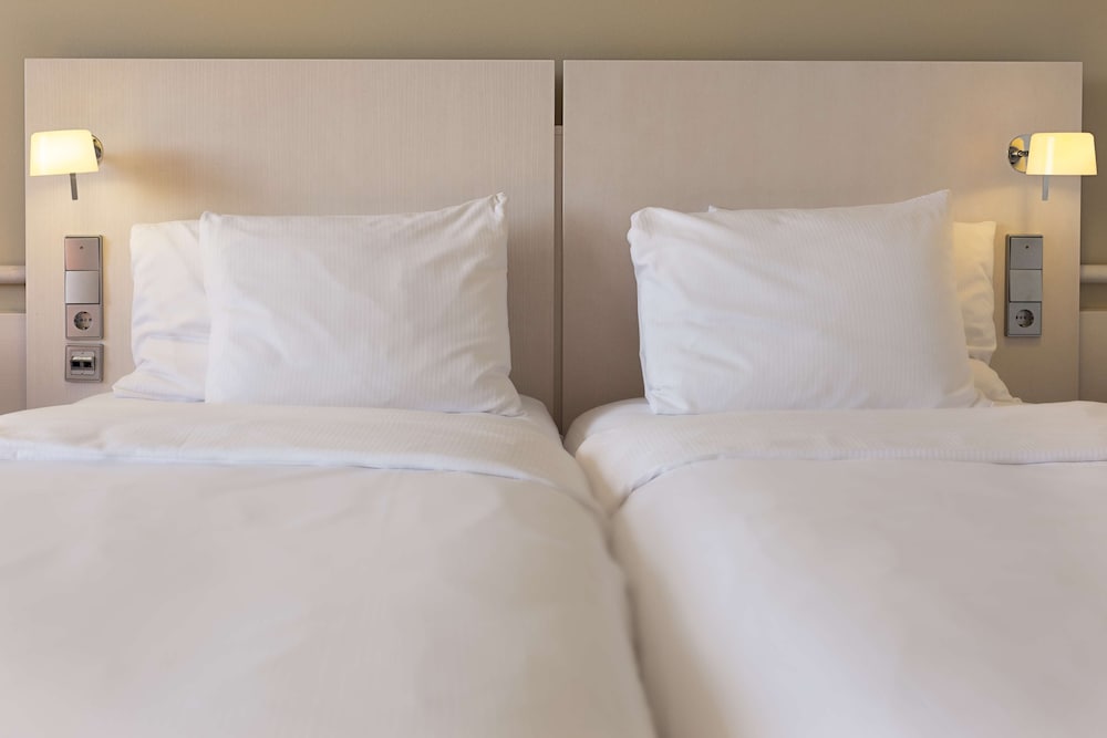 Room, 2 Twin Beds, Partial Sea View - Photo 2