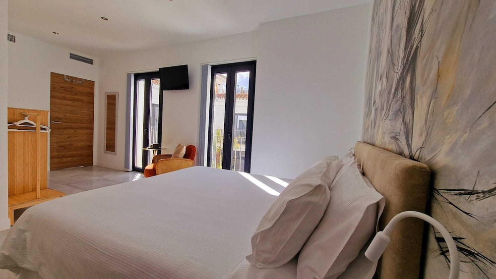 Standard Room - Photo 1