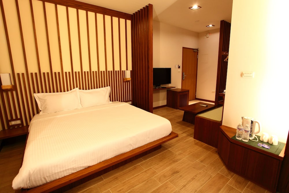 Standard Room, 1 Queen Bed, Non Smoking (102) photo 3