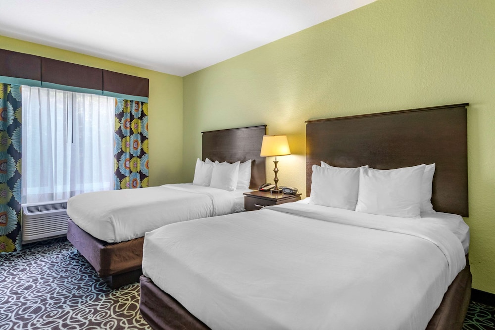 Suite, 2 Queen Beds, Non Smoking, Refrigerator & Microwave