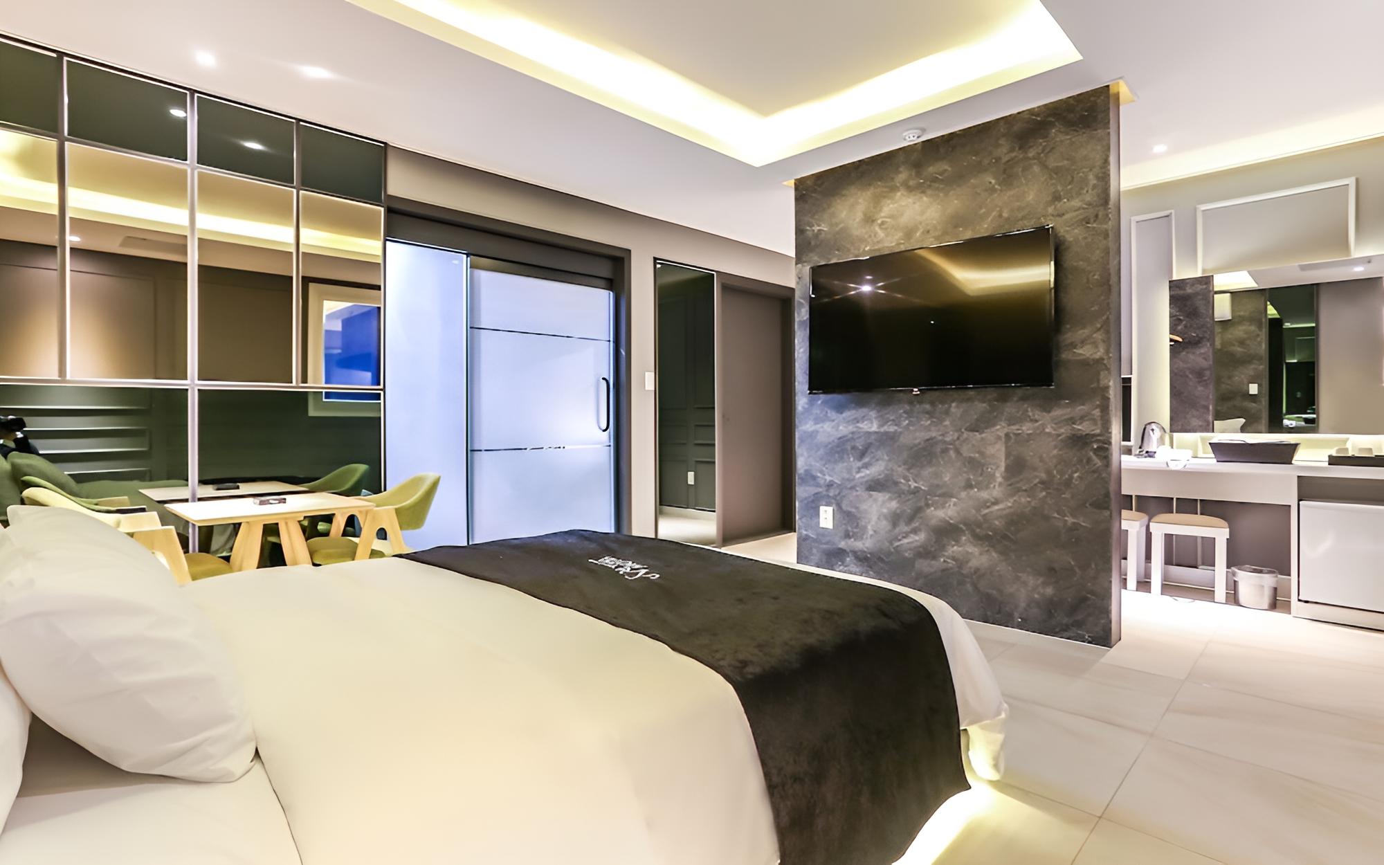 Room (Deluxe room) - Photo 10