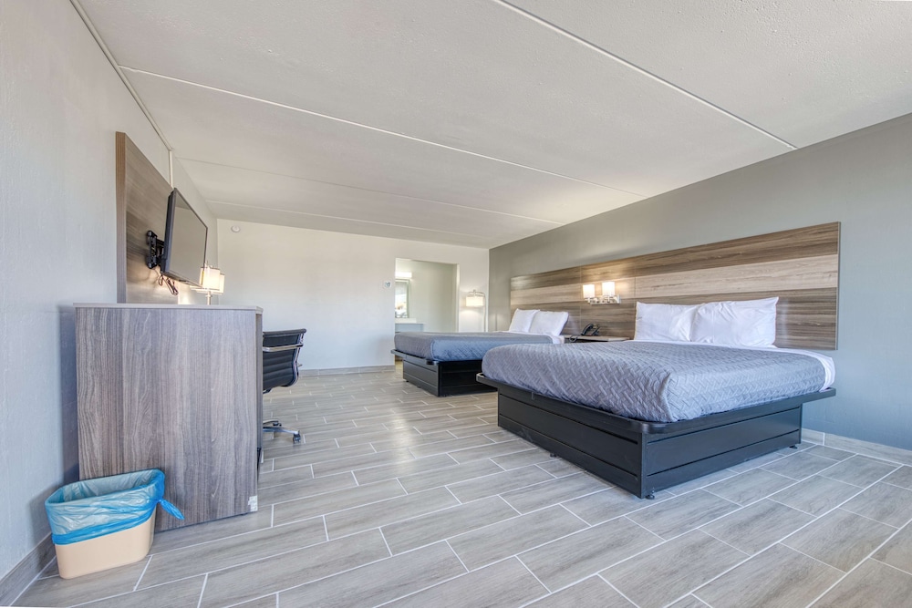Room, 2 Queen Beds, Non Smoking - Photo 3