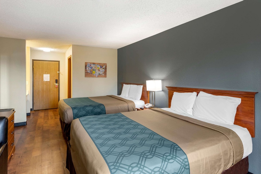 Standard Room, 2 Queen Beds, Non Smoking - Photo 5
