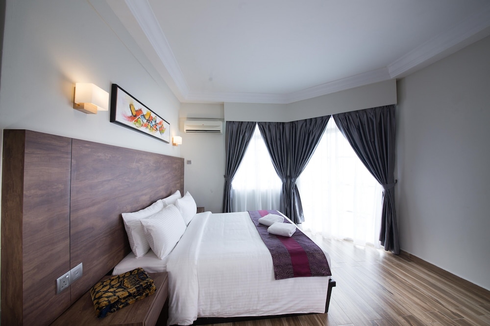 Two Bedroom Deluxe Apartment (Without Kitchen Facilities) photo 2