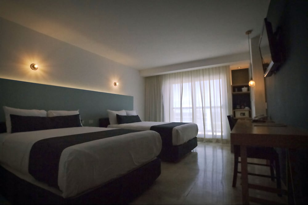 Standard Room, 2 Double Beds - Photo 3