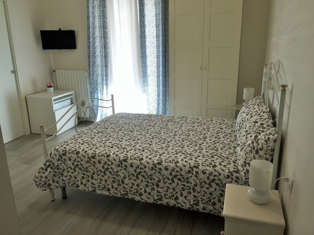Deluxe Triple Room, Private Bathroom, City View photo 3