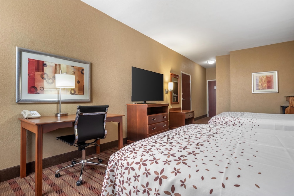 Standard Room, 2 Queen Beds, Accessible, Refrigerator & Microwave photo 3