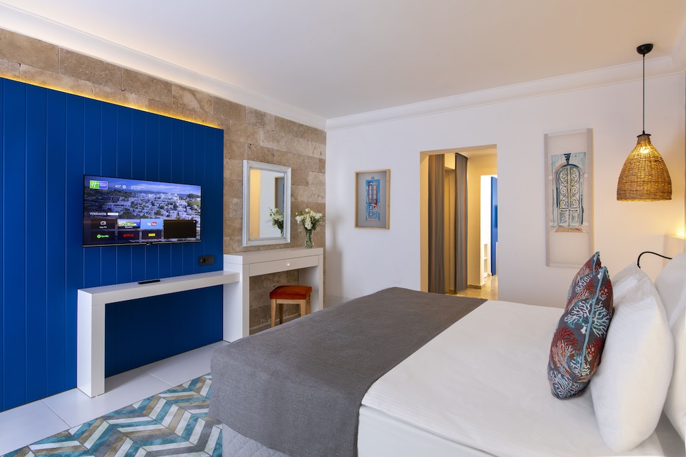 Premium Room, Multiple Beds, Sea View - Photo 1
