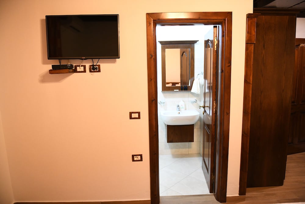 Deluxe Triple Room photo 2