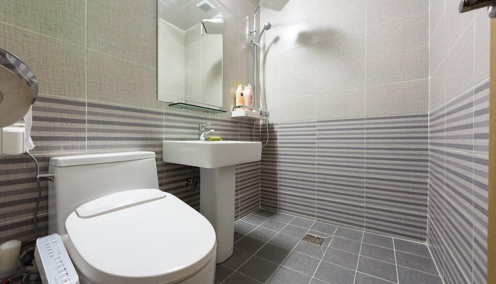 Basic Room, 1 Bedroom (ROOM 505) - Photo 8
