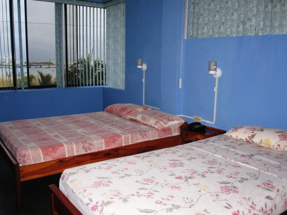 Standard Quadruple Room, 2 Double Beds, Ocean View photo 2