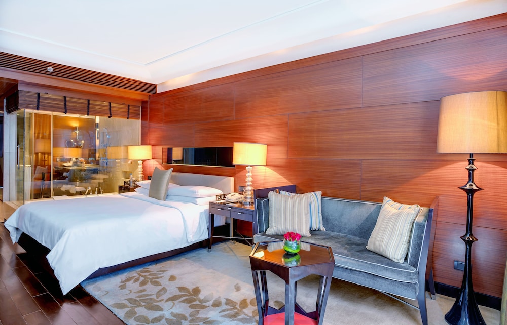 Club Room (Royal)