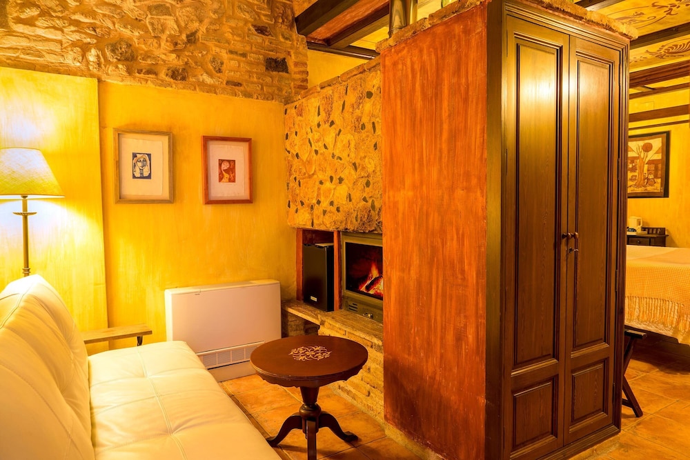 Superior Double Room (Deluxe) - Photo 5