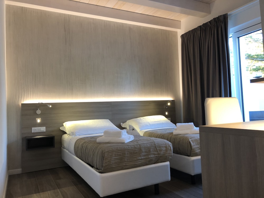 Basic Double or Twin Room, Patio - Photo 10